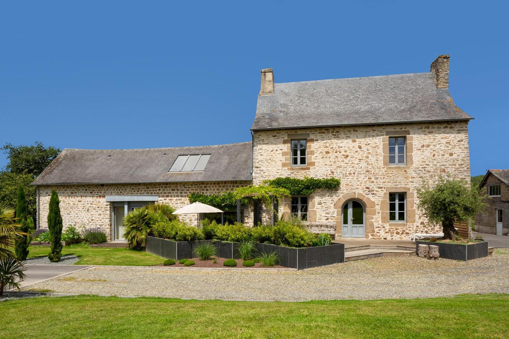 Manoir De La Nogrie - Chambre De Charme Avec Acces Privatif - Piscine Chauffee Sur Domaine 5 Etoiles Val-d'Ize Eksteriør billede